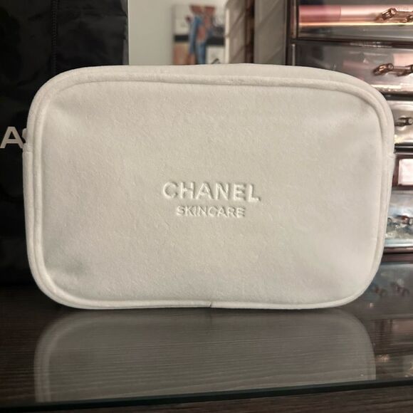 CHANEL BEAUTY BUNDLE~LARGE VELOUR POUCH, TINTED LIP BALM & HYDRA BEAUTY BALM - Picture 16 of 16